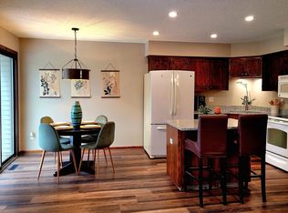 893 Shirlee Ln, Shoreview, MN 55126