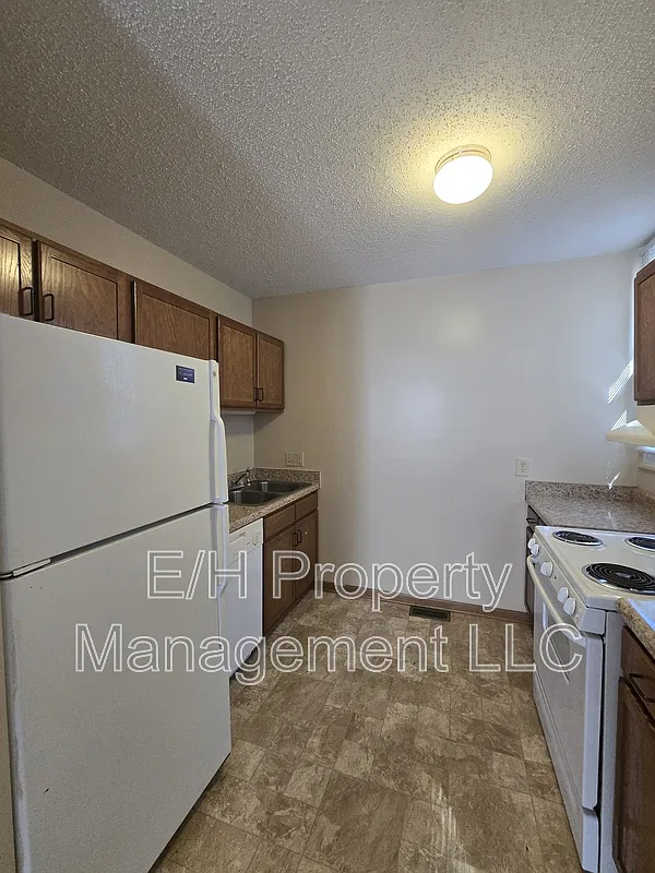 2 bed, 1.0 bath, $590 — Photo 3