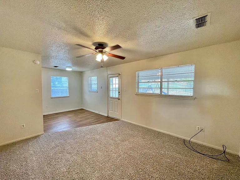 1404 Cross St — Photo 4