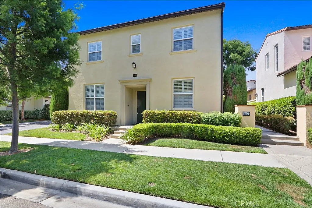 2 bed, 2.5 bath, 1211 sqft, $4,500 — Photo 1