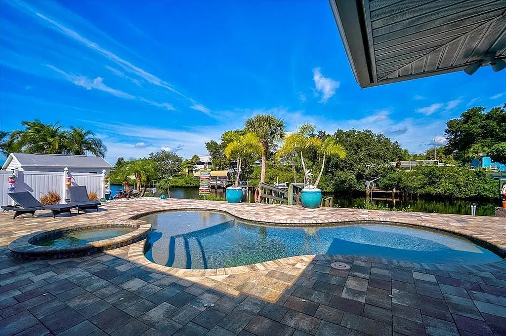 3 bed, 2.0 bath, 1571 sqft, $10,000 — Photo 2