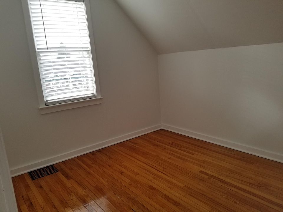 1st image of 704 E Ludington Ave APT 3