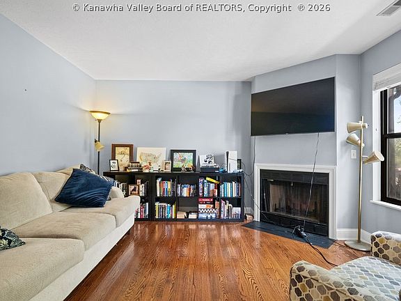 5th image of 1822 Mountain Dr