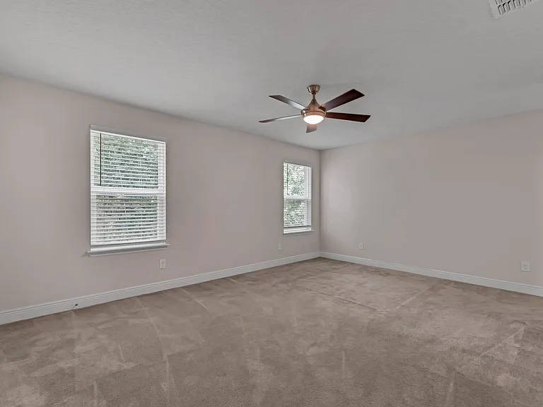 569 Bethesda Ct — Photo 8
