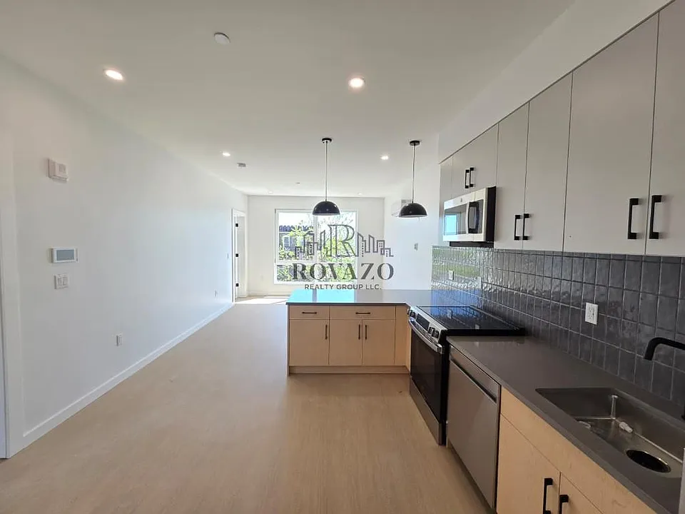 74 Webster St #5D