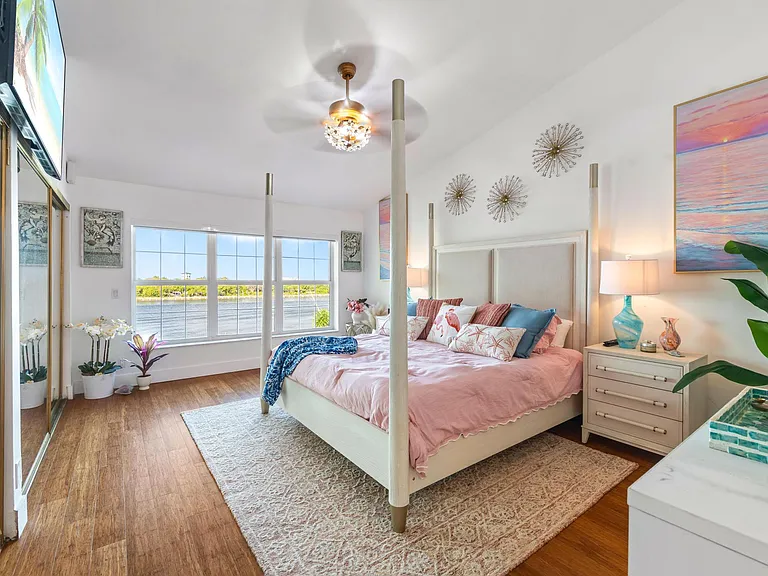 Master - Amble Closet Space