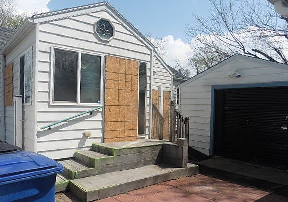 3rd image of 3946 50th St