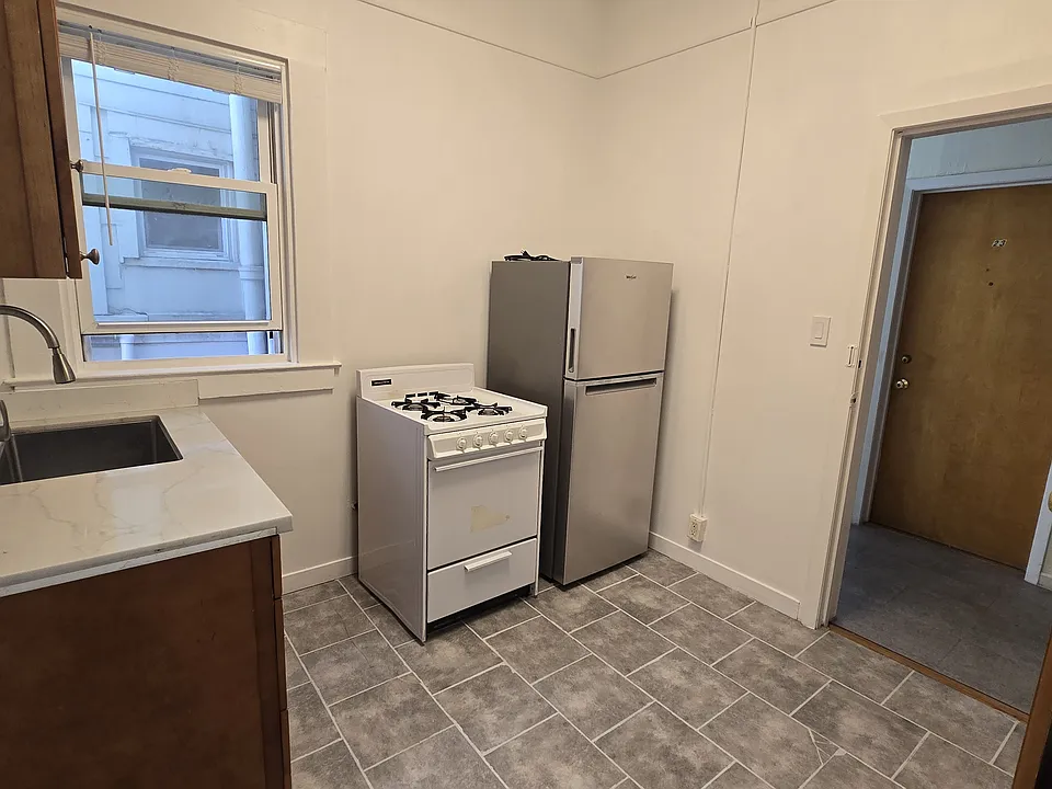 2735 Mission St #22