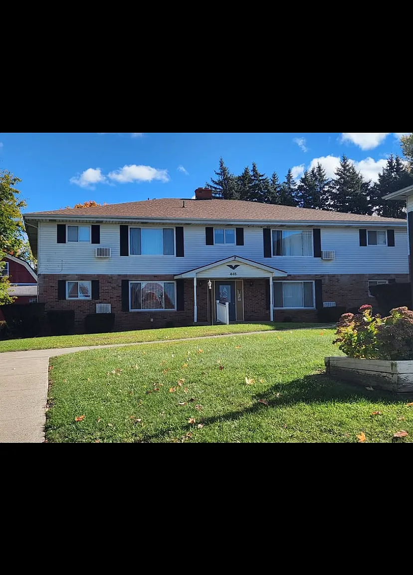 2 bed, 900 sqft, $905 — Photo 2