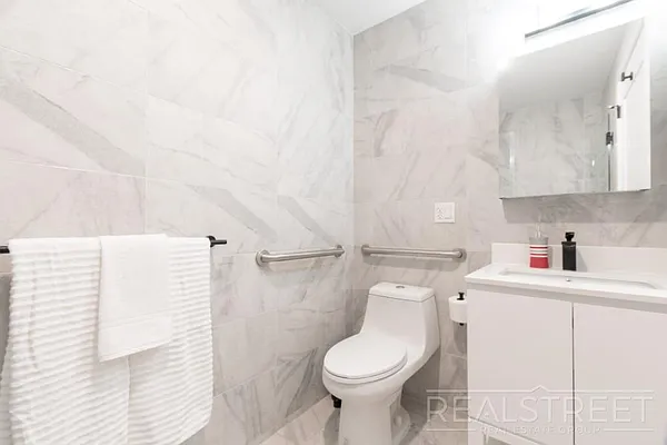 Rented by Real Street Inc | media 19