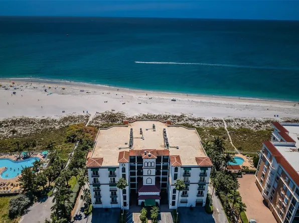 200 121st Ave APT 302, Treasure Island, FL 33706