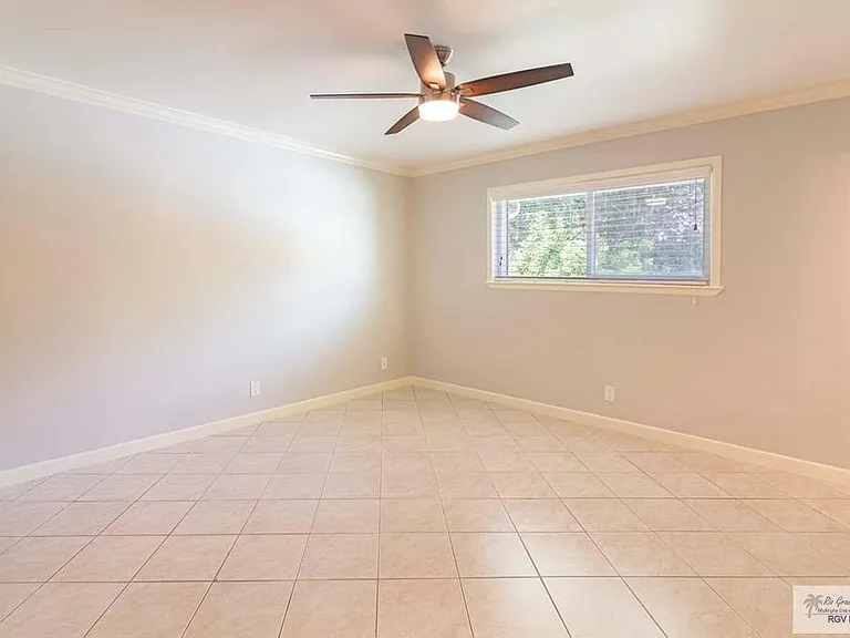 328 Creekbend Dr — Photo 12