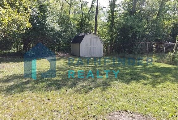 3rd image of 832 Tyson Ave