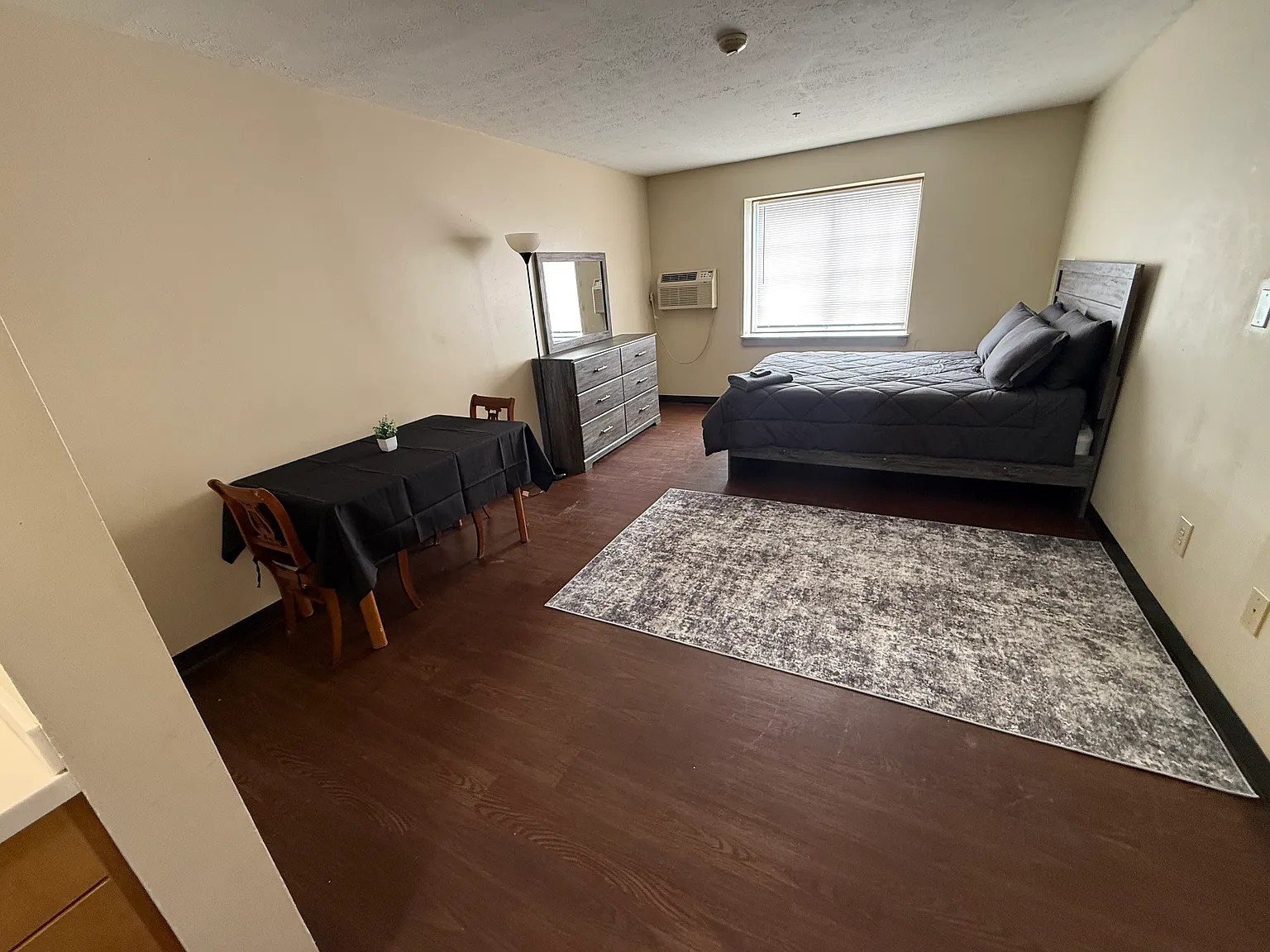Studio, 350 sqft, $1,100 — Photo 1