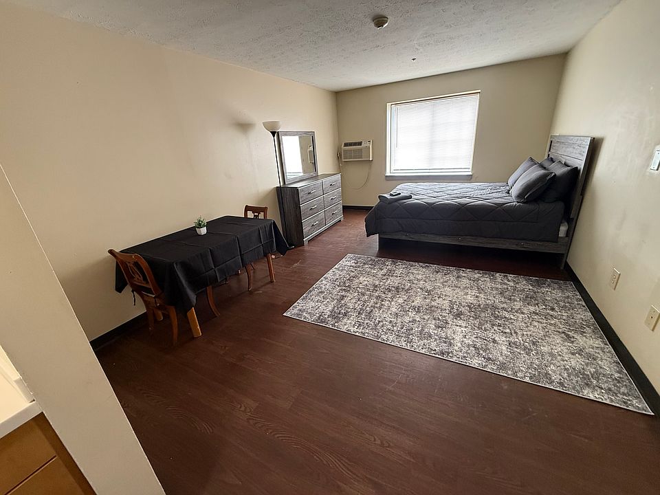 1st image of 4350 Lakeshore Dr #1