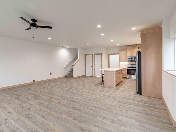 3rd image of 1215 Edington Ave