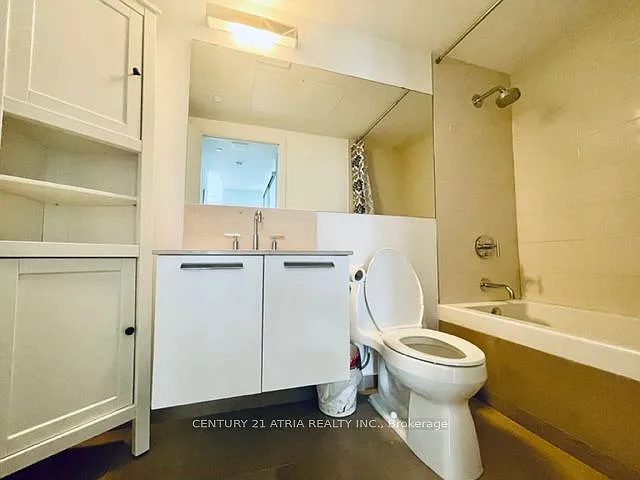 50 Charles St E #3305 — Photo 11