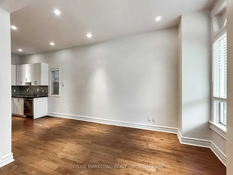 809 Dovercourt Rd #UPPER — Photo 7