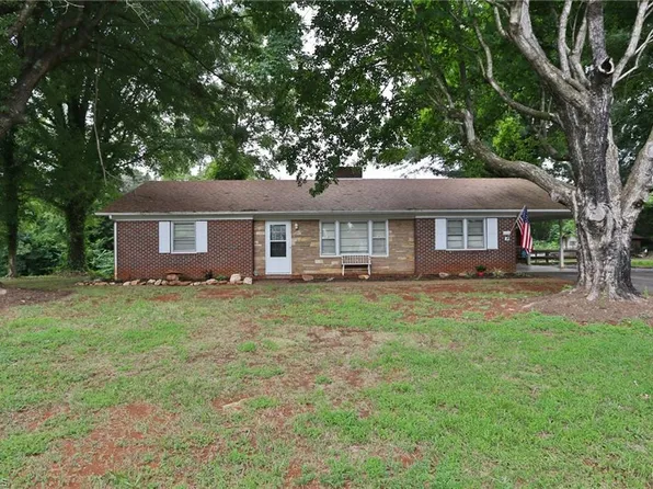 151 Shamrock Blvd, Elkin, NC 28621