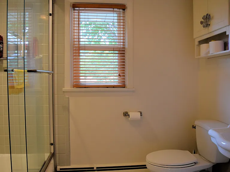 847 E Maple St — Photo 25