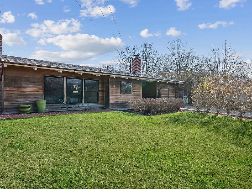 1st image of 33 Pinetree Dr