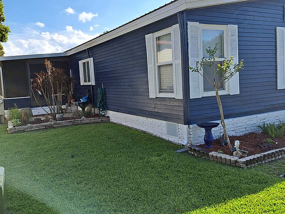 2nd image of 497 Lake Cir