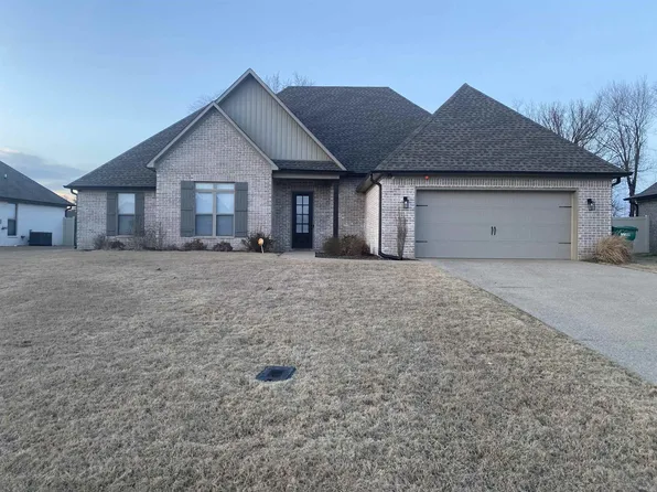 114 Steeplechase Dr, Medina, TN 38355