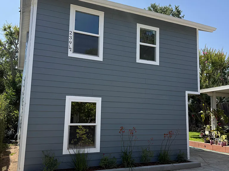 239 1/2 N Mayflower Ave — Photo 4
