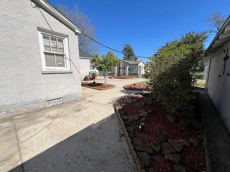 4714 Perkins Rd — Photo 3