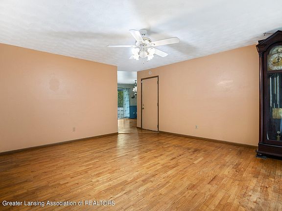 3rd image of 3398 Josephine Ln