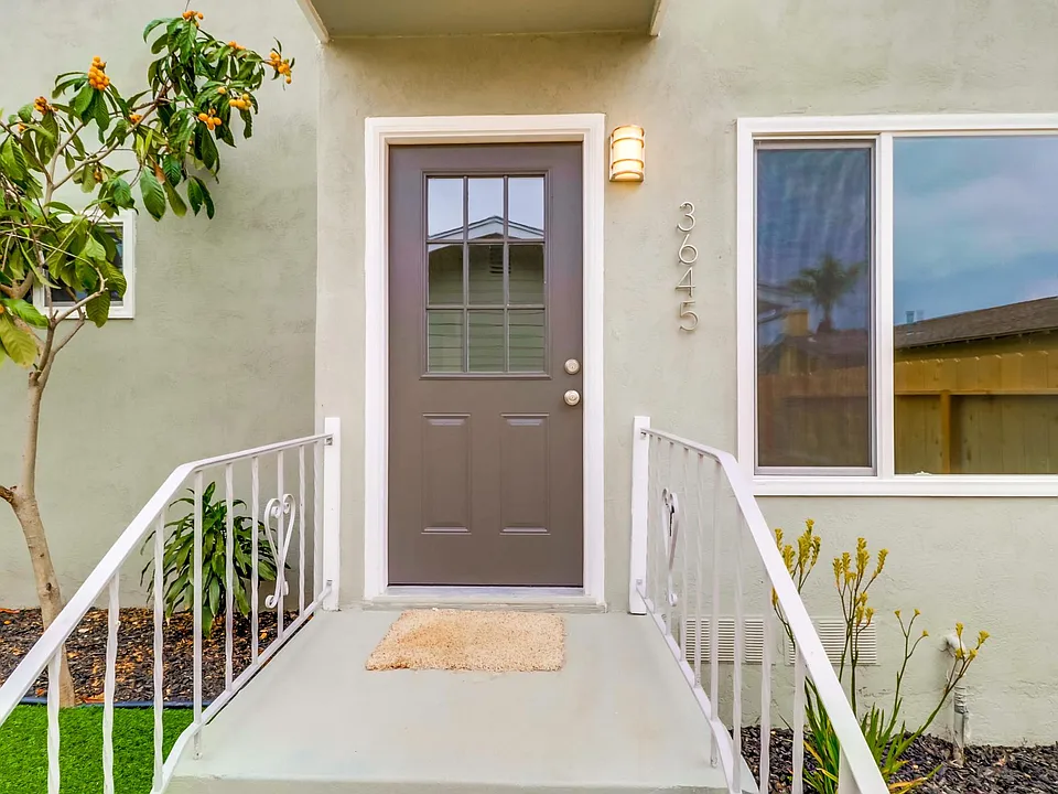 3645 is the downstairs unit in a 2 story building, with only 2 units.