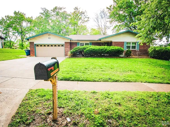 12783 Stoneridge Dr, Florissant, MO 63033