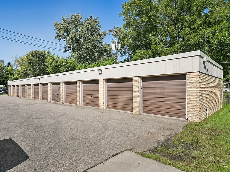 Cherry Court Apartments — Photo 20