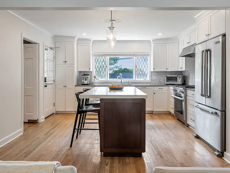496 Lincoln Ave — Photo 13
