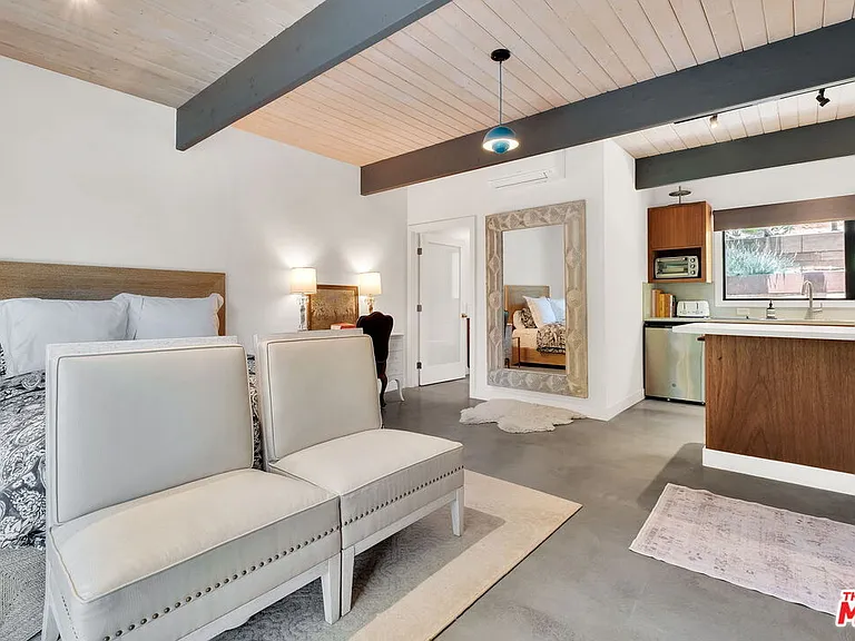 8967 Wonderland Park Ave — Photo 29