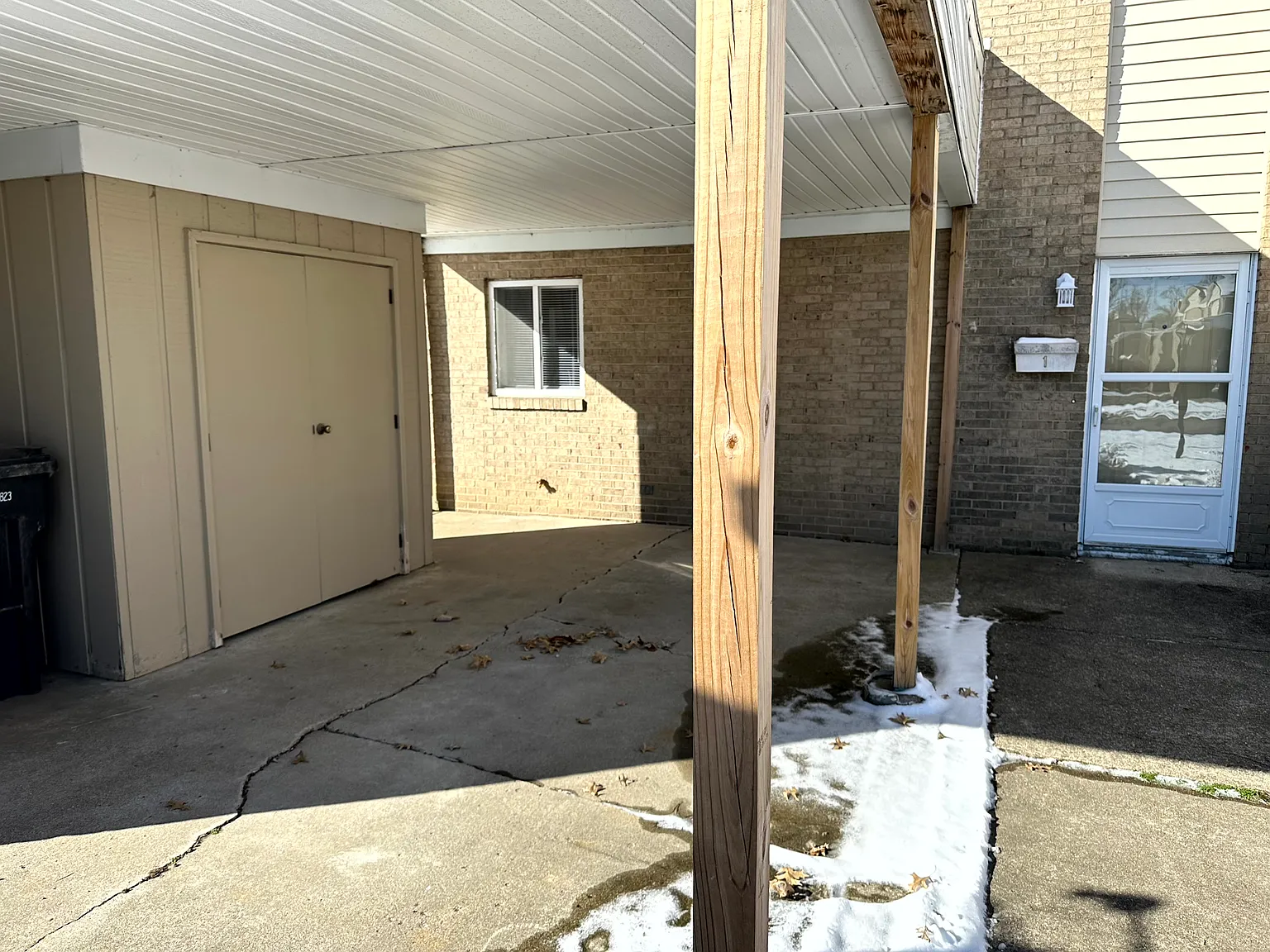 2 bed, 1.5 bath, 1100 sqft, $1,050 — Photo 1