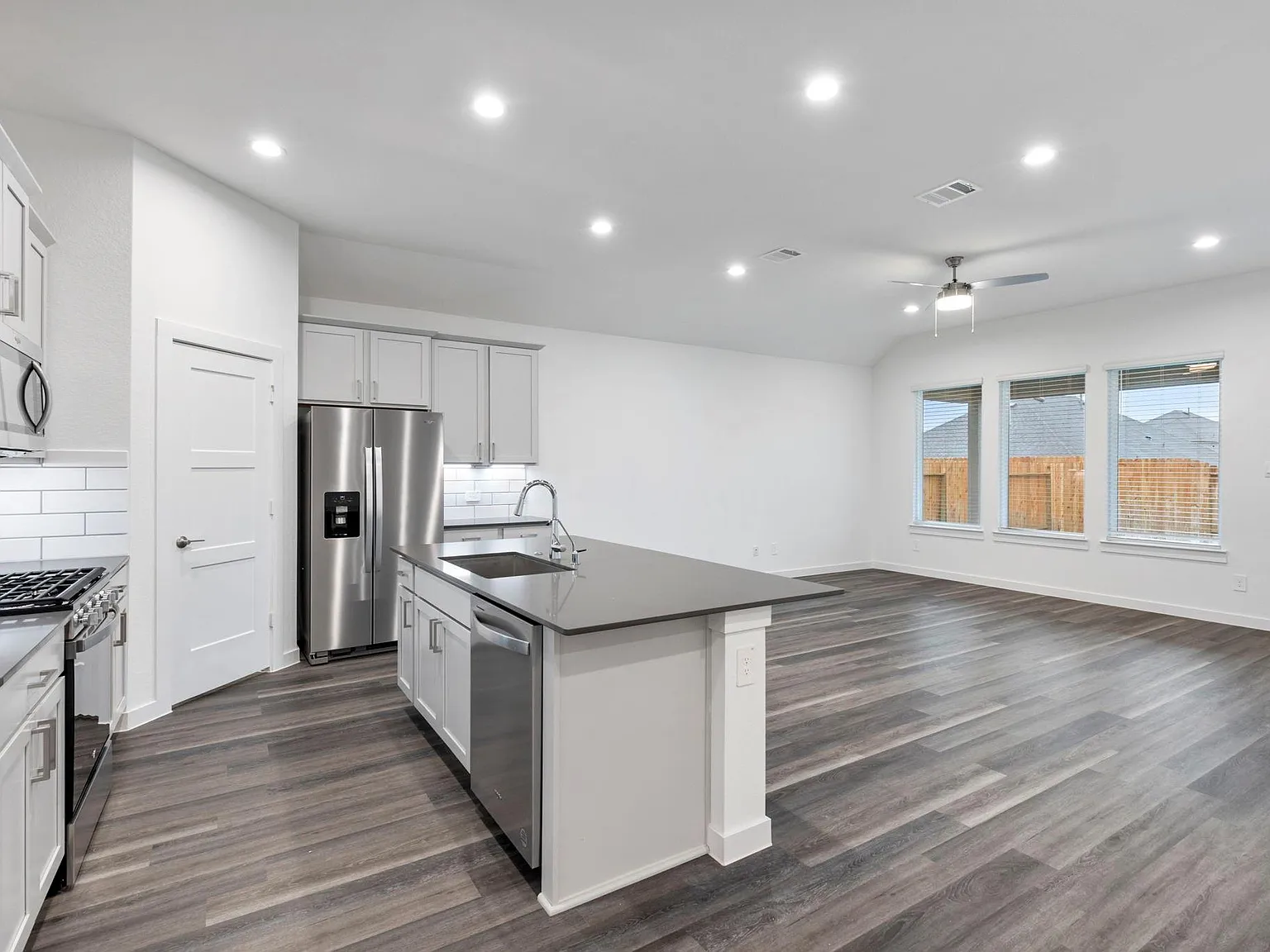 4 bed, 3.0 bath, 2091 sqft, $2,500 — Photo 1