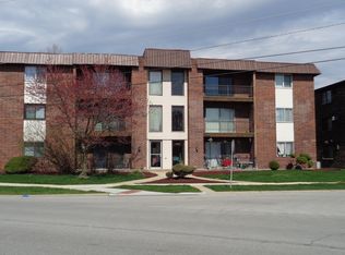 17701 Park Blvd APT 101, Lansing, IL 60438