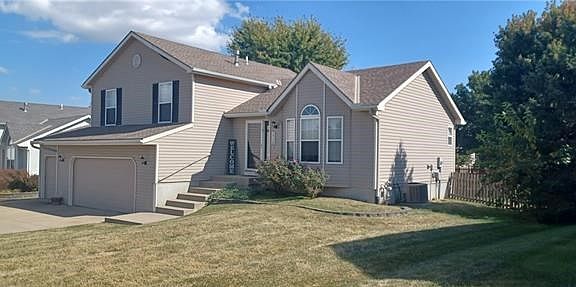 2nd image of 1715 NE Chowning Dr