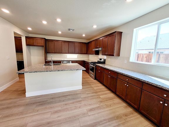 3rd image of 2250 Mozart Ave