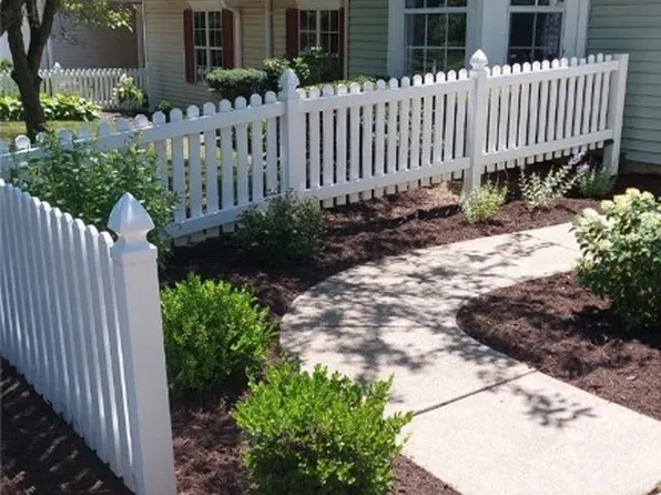 742 Shady Hollow Ln, Akron, OH 44313