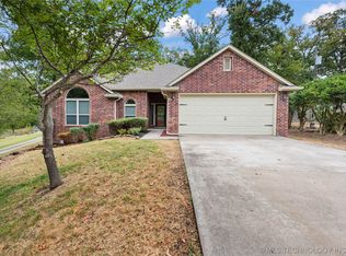 880 Crestwood Ave, Tahlequah, OK 74464