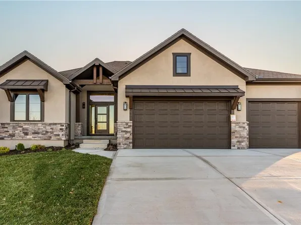 4201 NE Hideaway Dr, Lees Summit, MO 64064