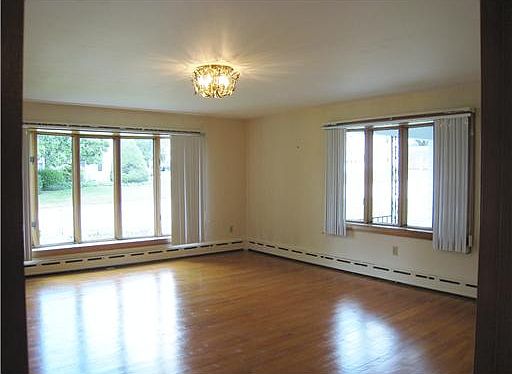 3rd image of 162 Bradford Ave