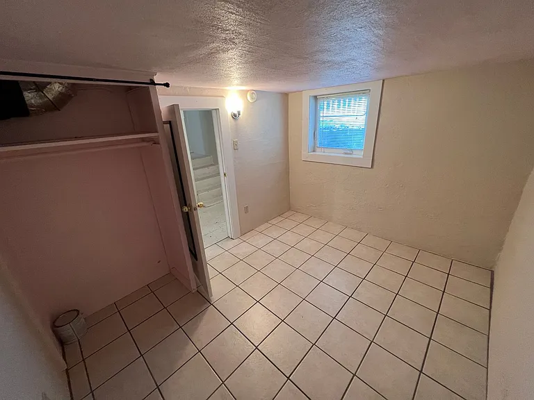 1423 N Howard St — Photo 17