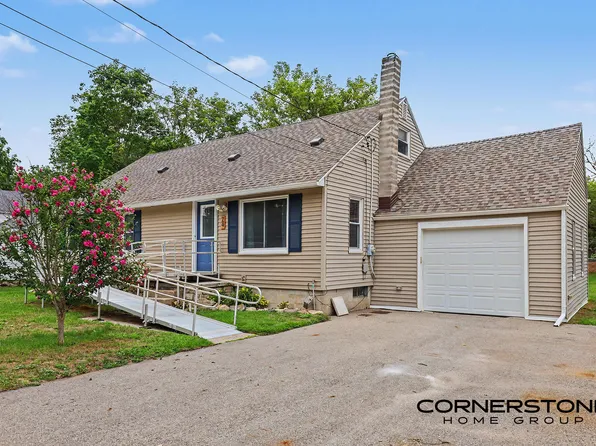74 N Park St NE, Cedar Springs, MI 49319