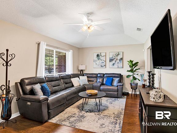 3rd image of 6281 Woodside Dr