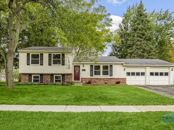 176 Birchcrest Dr, Perrysburg, OH 43551