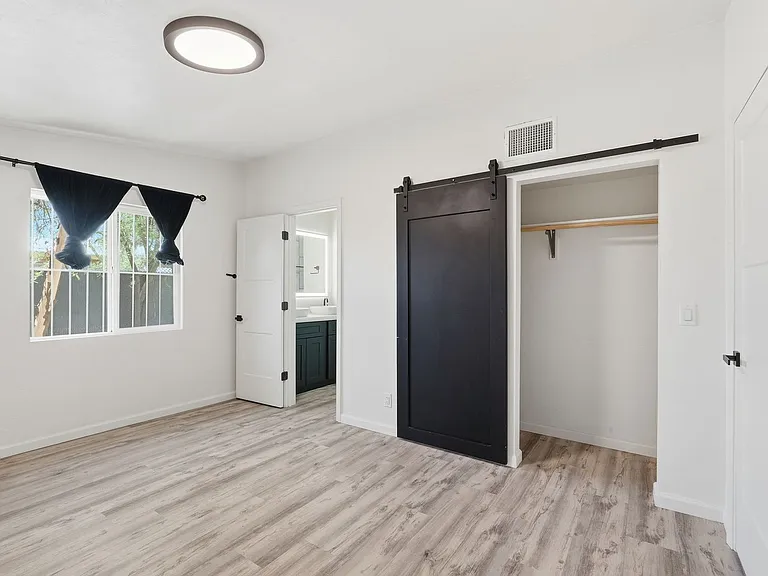 2535 N Dodge Blvd #3 — Photo 26