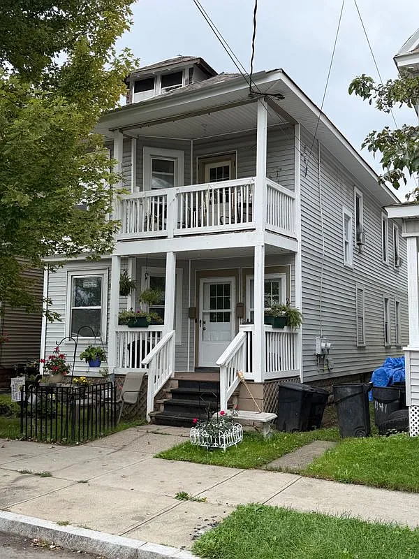 3 bed, 1.0 bath, 1188 sqft, $1,550 — Photo 1